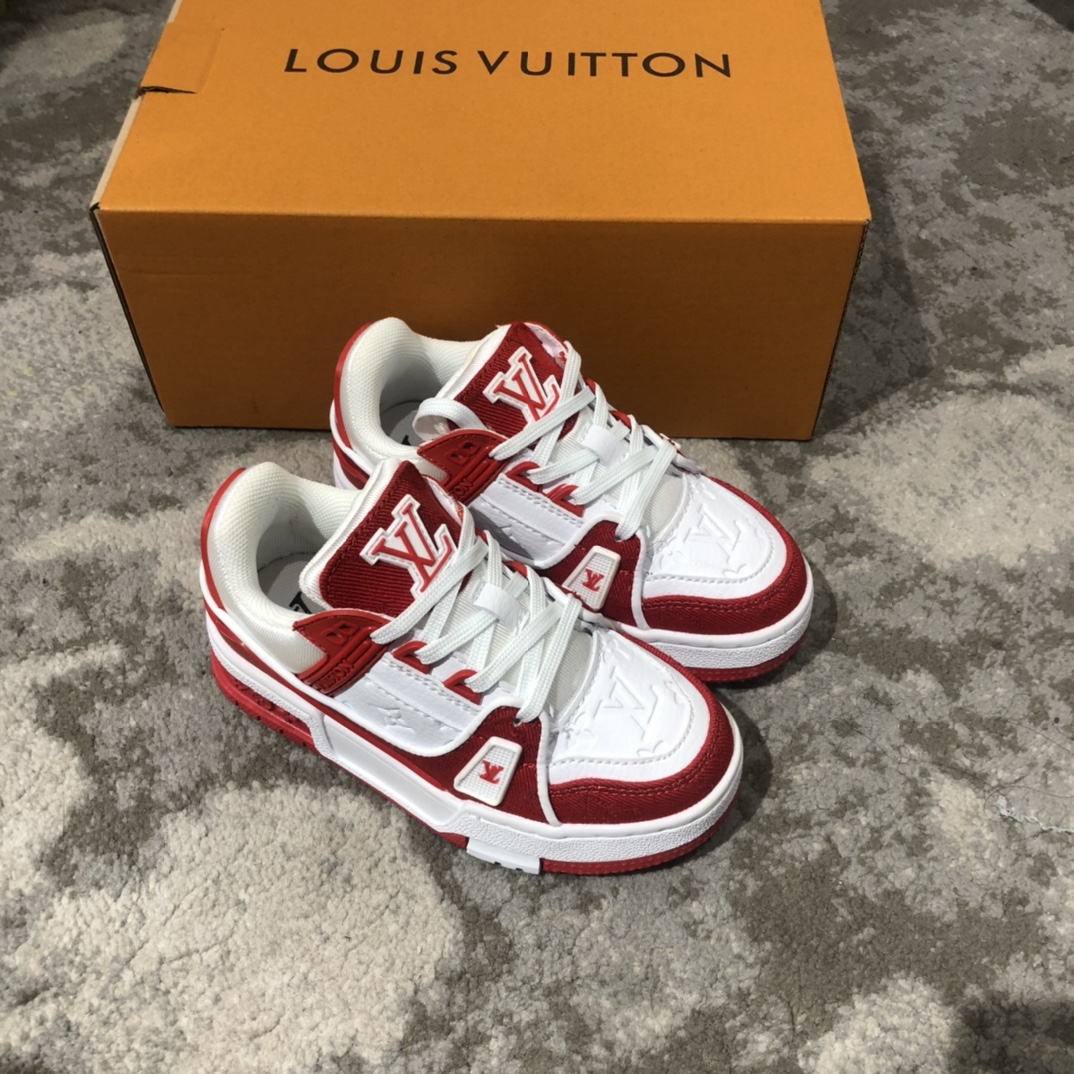 Children's shoes child